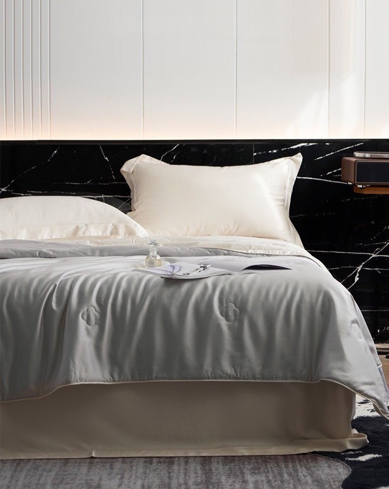 Silky Bamboo Fiber Cooling Blanket Duvet for Hot Sleepers & Night